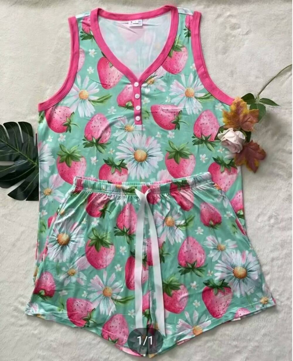 Shirley & Stone Daisy Strawberry Floral Pajama Set NWT Tank Top & Shorts Pockets